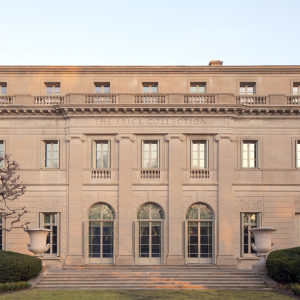 A view of The Frick Collection from 5th Avenue.